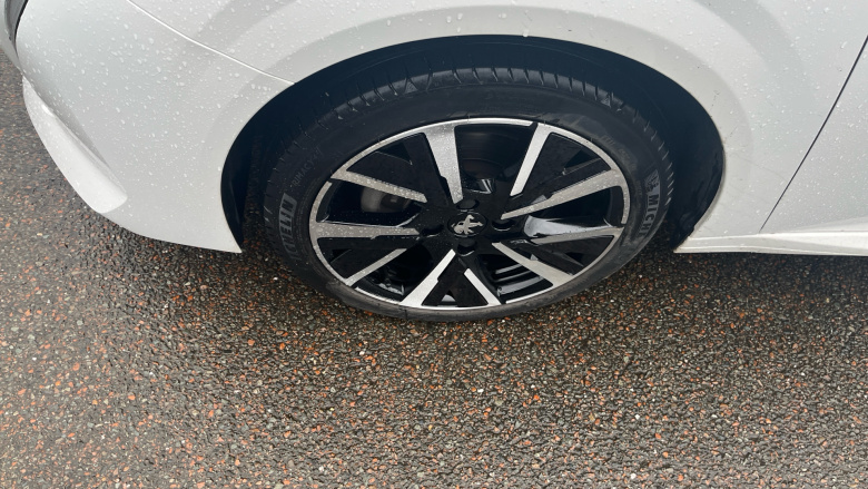 Peugeot 208 1.2 PureTech 100 Allure 5dr EAT8 Petrol Hatchback